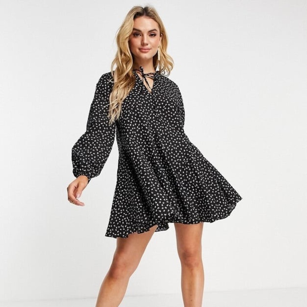 Glamorous mini swing dress with a pleated hem size 6 NWT